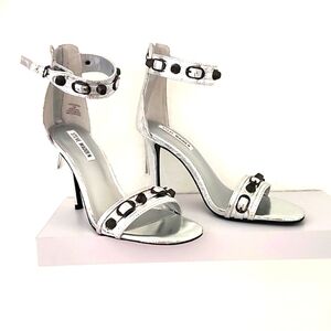 Steve Madden Precious Silver Embellished Women's Heeled Sandals. Size 9.5
